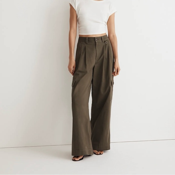 Madewell Pants - The Harlow Wide-Leg Cargo Pant in (Re)generative Chino